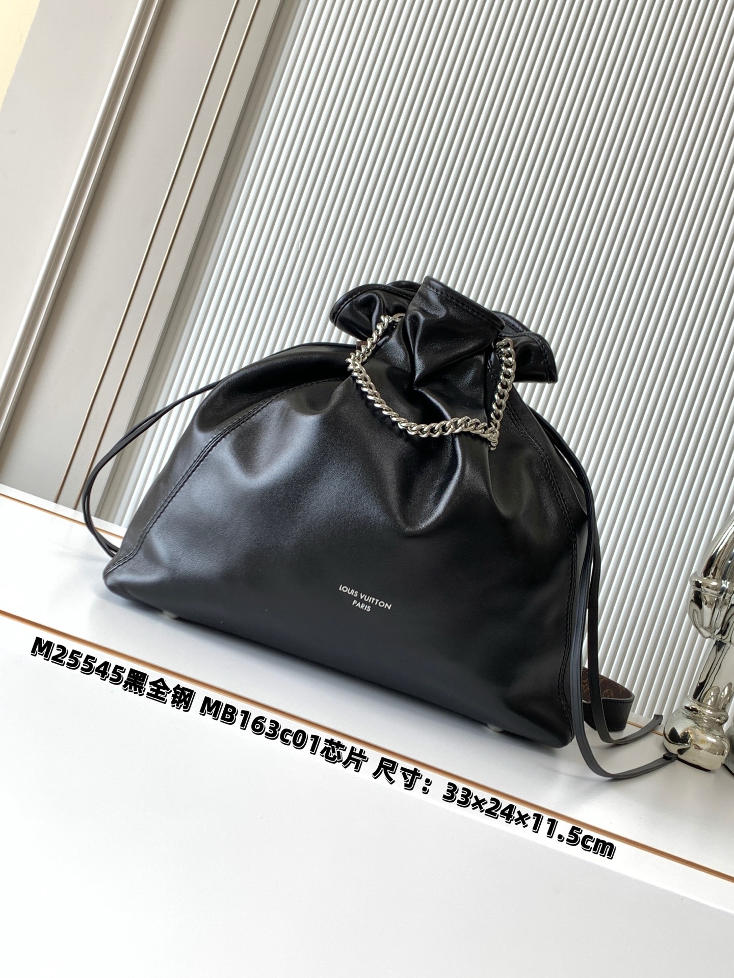 Louis Vuitton LV Classic Handbag Premium Canvas Zip Closure Fashion Statement Authentic Style